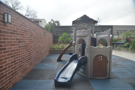 Apartamento à venda com 83m², 2 quartos e 2 vagasÁrea comum - Playground