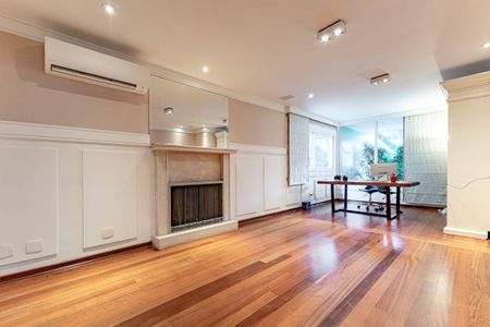 Casa de condomínio à venda com 754m², 4 quartos e 4 vagas