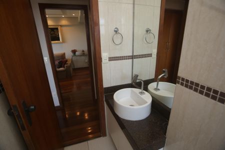 Apartamento para alugar com 213m², 4 quartos e 3 vagasBanheiro