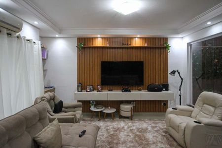 Casa à venda com 200m², 3 quartos e 2 vagasSala