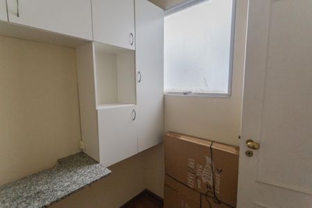 Apartamento à venda com 126m², 3 quartos e 2 vagas Apartamento à venda com 126m², 3 quartos e 2 vagasQuarto de Serviço