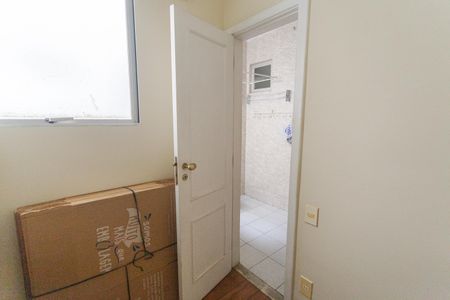 Apartamento à venda com 126m², 3 quartos e 2 vagas Apartamento à venda com 126m², 3 quartos e 2 vagasQuarto de Serviço