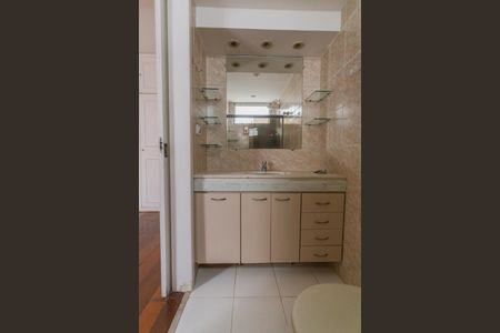 Apartamento à venda com 126m², 3 quartos e 2 vagas Apartamento à venda com 126m², 3 quartos e 2 vagasBanheiro da Suíte