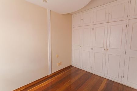Apartamento à venda com 126m², 3 quartos e 2 vagas Apartamento à venda com 126m², 3 quartos e 2 vagasSuíte