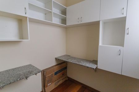 Apartamento à venda com 126m², 3 quartos e 2 vagas Apartamento à venda com 126m², 3 quartos e 2 vagasQuarto de Serviço