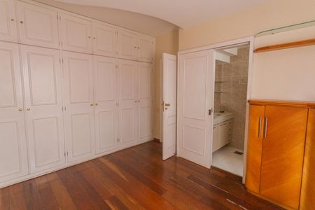 Apartamento à venda com 126m², 3 quartos e 2 vagas Apartamento à venda com 126m², 3 quartos e 2 vagasSuíte