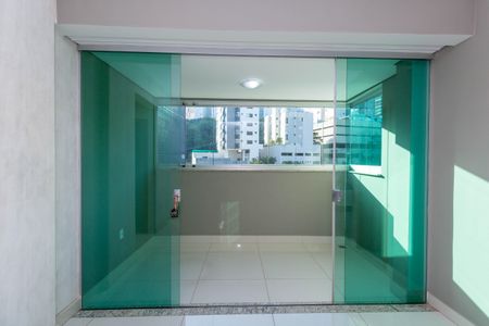 Apartamento à venda com 75m², 2 quartos e 2 vagasVaranda