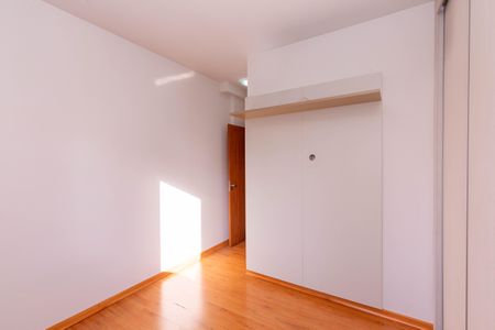 Apartamento à venda com 75m², 2 quartos e 2 vagasQuarto 2