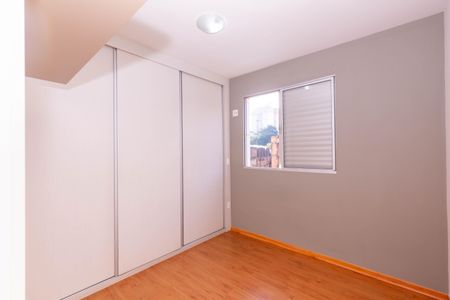 Apartamento à venda com 75m², 2 quartos e 2 vagasQuarto 2