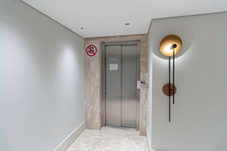 Apartamento à venda com 69m², 2 quartos e 2 vagasHall social