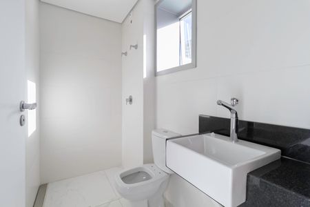 Apartamento à venda com 69m², 2 quartos e 2 vagasBanheiro da suíte