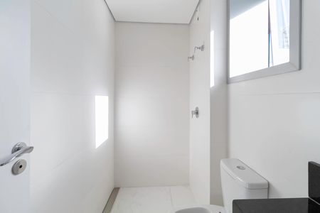 Apartamento à venda com 69m², 2 quartos e 2 vagasBanheiro da suíte