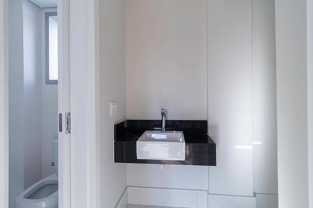 Apartamento à venda com 69m², 2 quartos e 2 vagasBanheiro social