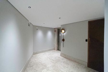 Apartamento à venda com 69m², 2 quartos e 2 vagasHall social