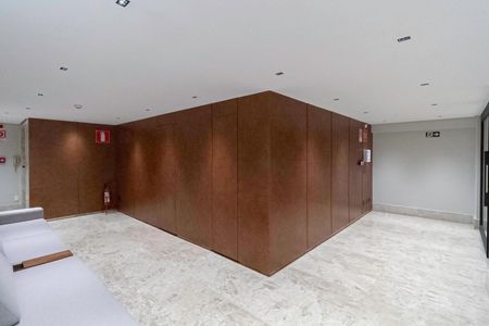 Apartamento à venda com 69m², 2 quartos e 2 vagasHall social