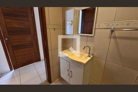 Casa à venda com 229m², 4 quartos e 2 vagas Casa à venda com 229m², 4 quartos e 2 vagasBanheiro