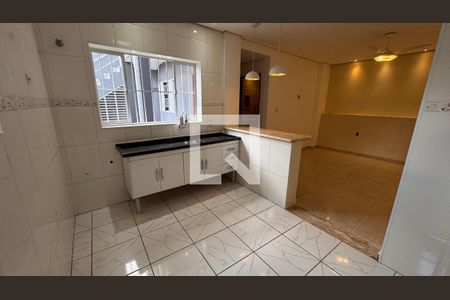 Casa à venda com 229m², 4 quartos e 2 vagas Casa à venda com 229m², 4 quartos e 2 vagasCozinha