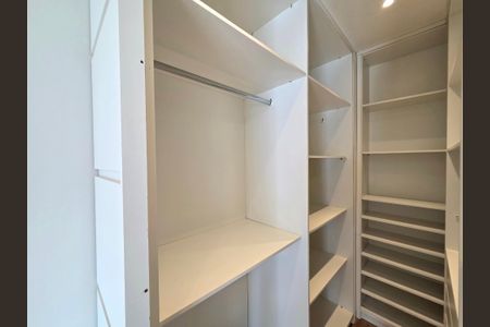 Apartamento à venda com 75m², 2 quartos e 2 vagasCloset da suíte
