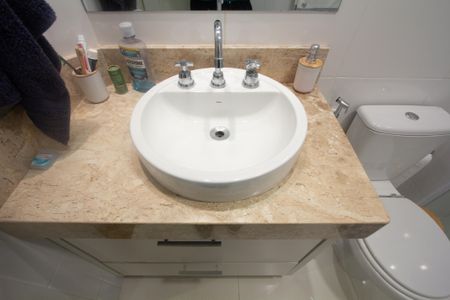 Apartamento à venda com 75m², 2 quartos e 2 vagas Apartamento à venda com 75m², 2 quartos e 2 vagasBanheiro