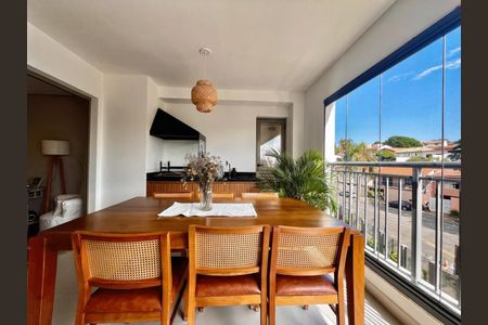 Apartamento à venda com 120m², 3 quartos e 2 vagas Apartamento à venda com 120m², 3 quartos e 2 vagasVaranda