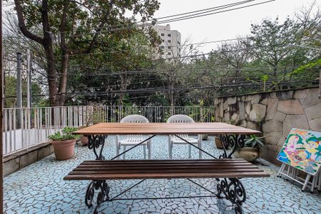 Casa à venda com 180m², 3 quartos e 2 vagas Casa à venda com 180m², 3 quartos e 2 vagasSala - Varanda