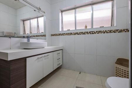 Casa à venda com 180m², 3 quartos e 2 vagas Casa à venda com 180m², 3 quartos e 2 vagasSuíte - Banheiro