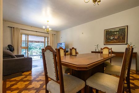 Casa à venda com 180m², 3 quartos e 2 vagas Casa à venda com 180m², 3 quartos e 2 vagasSala