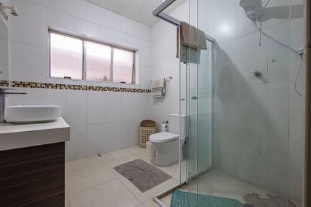 Casa à venda com 180m², 3 quartos e 2 vagas Casa à venda com 180m², 3 quartos e 2 vagasSuíte - Banheiro