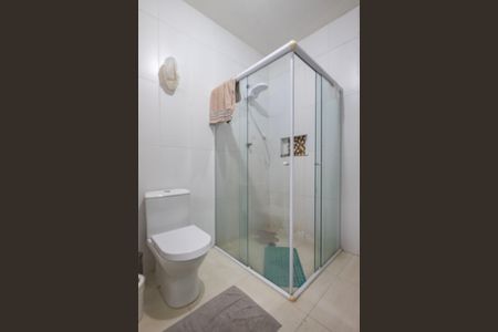 Casa à venda com 180m², 3 quartos e 2 vagas Casa à venda com 180m², 3 quartos e 2 vagasSuíte - Banheiro