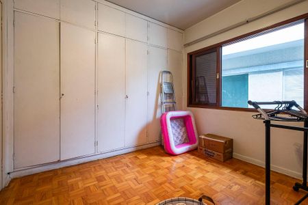 Casa à venda com 180m², 3 quartos e 2 vagas Casa à venda com 180m², 3 quartos e 2 vagasQuarto 2