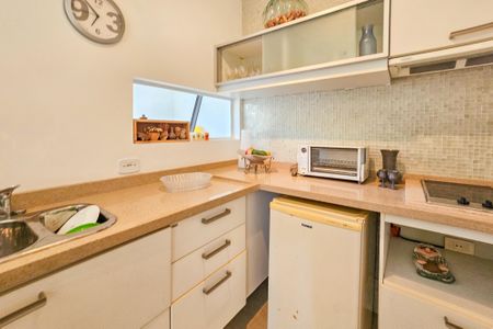 Casa de condomínio para alugar com 2100m², 5 quartos e 5 vagasCozinha 2