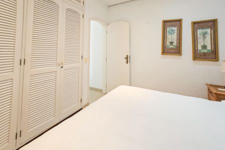 Casa de condomínio para alugar com 2100m², 5 quartos e 5 vagasQuarto