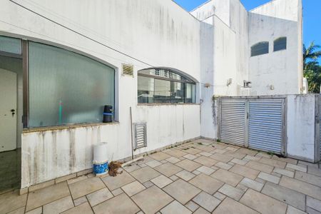 Casa de condomínio para alugar com 2100m², 5 quartos e 5 vagasÁrea de serviço