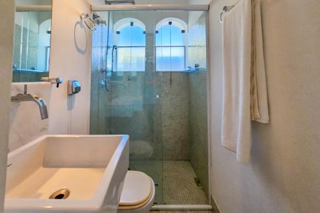 Casa de condomínio para alugar com 2100m², 5 quartos e 5 vagasBanheiro da Suíte 4