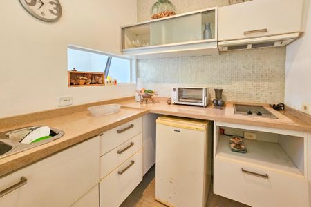 Casa de condomínio para alugar com 2100m², 5 quartos e 5 vagasCozinha 2