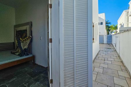 Casa de condomínio para alugar com 2100m², 5 quartos e 5 vagasÁrea de serviço