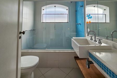 Casa de condomínio para alugar com 2100m², 5 quartos e 5 vagasBanheiro da Suíte 2