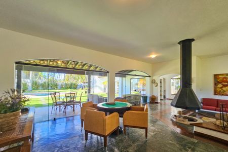 Casa de condomínio para alugar com 2100m², 5 quartos e 5 vagasSala