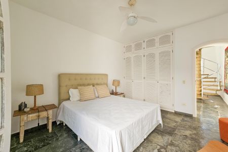 Casa de condomínio para alugar com 2100m², 5 quartos e 5 vagasSuíte 3