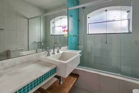 Casa de condomínio para alugar com 2100m², 5 quartos e 5 vagasBanheiro da Suíte 2