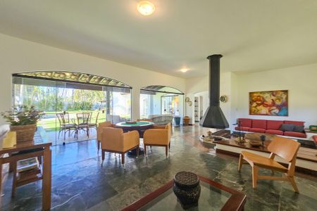 Casa de condomínio para alugar com 2100m², 5 quartos e 5 vagasSala