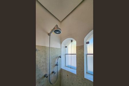 Casa de condomínio para alugar com 2100m², 5 quartos e 5 vagasBanheiro da Suíte 4