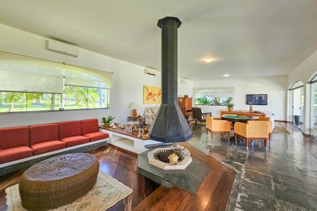 Casa de condomínio para alugar com 2100m², 5 quartos e 5 vagasSala