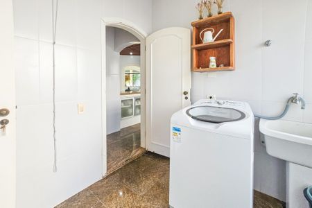 Casa de condomínio para alugar com 2100m², 5 quartos e 5 vagasÁrea de serviço