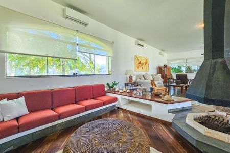 Casa de condomínio para alugar com 2100m², 5 quartos e 5 vagasSala