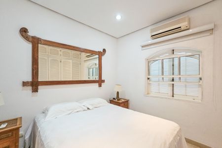 Casa de condomínio para alugar com 2100m², 5 quartos e 5 vagasQuarto