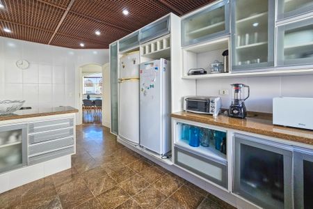 Casa de condomínio para alugar com 2100m², 5 quartos e 5 vagasCozinha