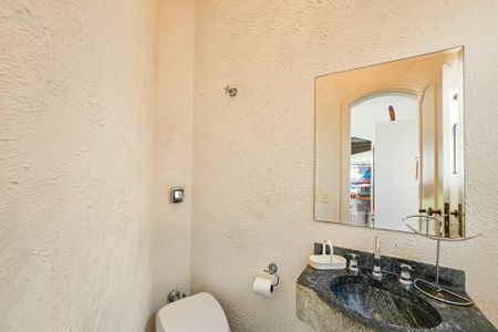 Casa de condomínio para alugar com 2100m², 5 quartos e 5 vagasLavabo