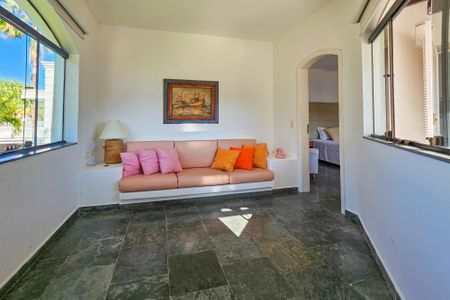 Casa de condomínio para alugar com 2100m², 5 quartos e 5 vagasSala 5