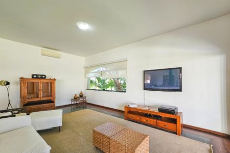 Casa de condomínio para alugar com 2100m², 5 quartos e 5 vagasSala